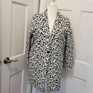 NWOT Liz Claiborne Black & White Animal Print Outer Coat Size Large, Gorgeous